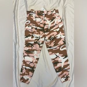 BELTED CAMOUFLAGE STRETCHY JOGGERS SIZE: 1X